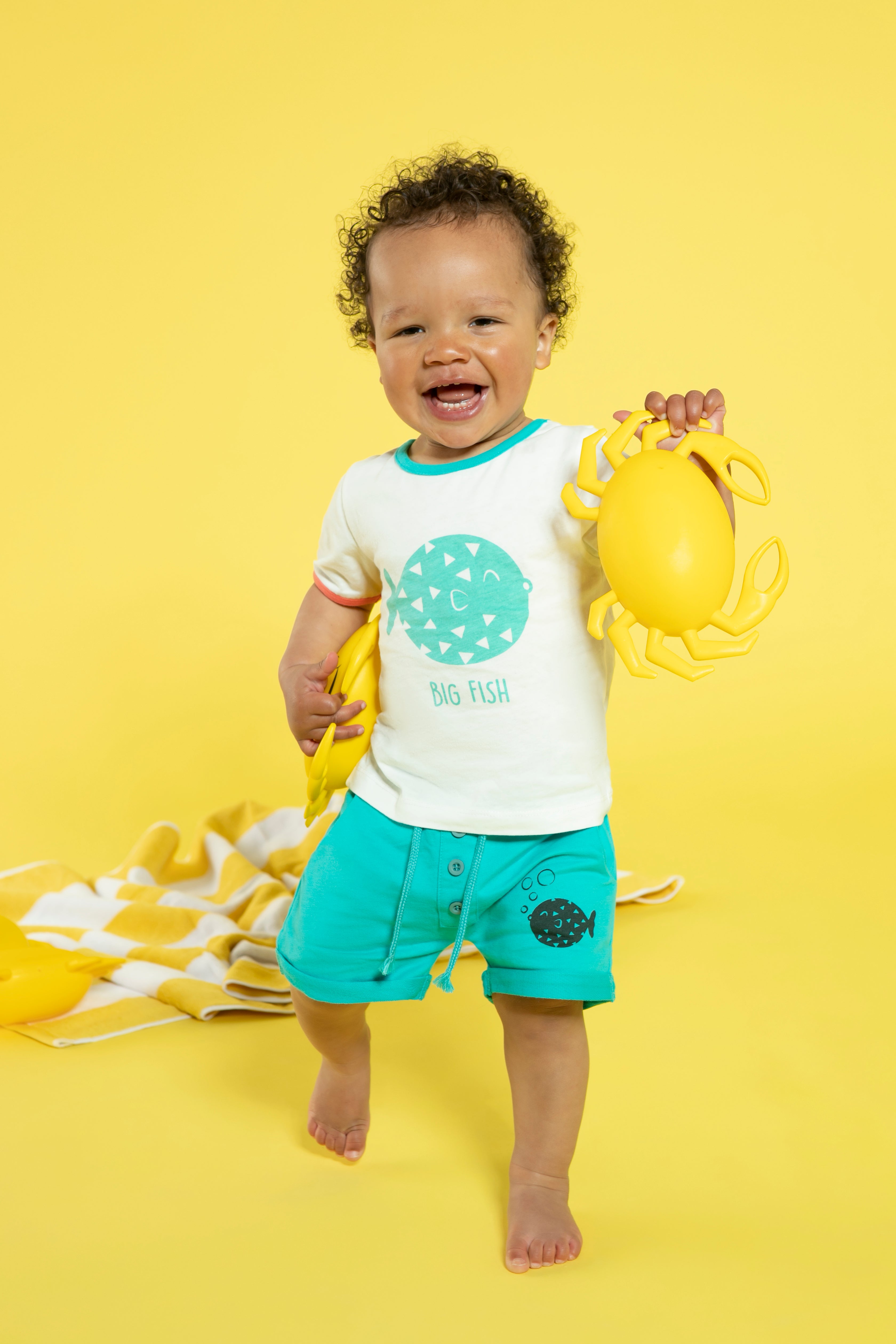 Lucy & Sam White and turqoise pufferfish t shirt and shorts